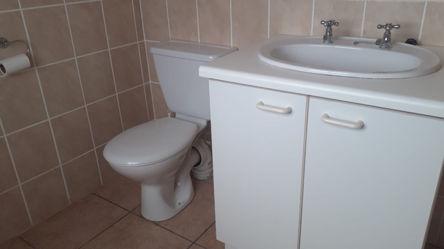 To Let 2 Bedroom Property for Rent in Wavecrest Eastern Cape